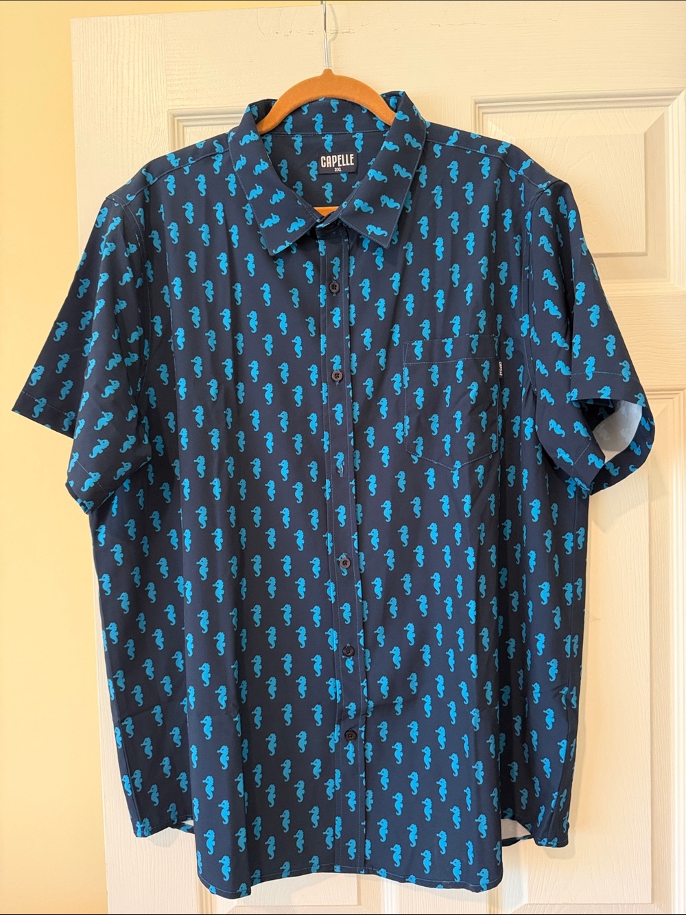 Capelle Navy Short-Sleeve Button-Down Shirt with Teal Seahorse Print 2XL Men’s